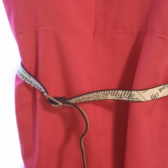 Chic White and Black Mini Bag with Structured Design - Picture 10 of 10